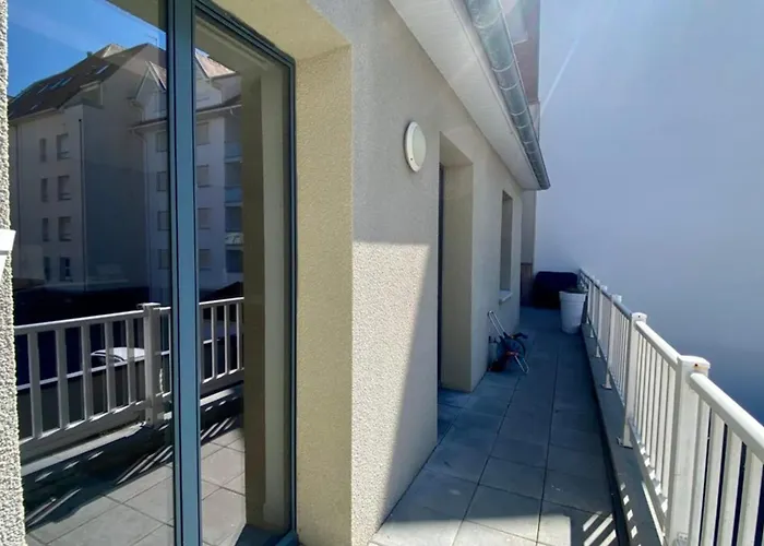 Cosy Flat Close To The Sea With Large Terrace