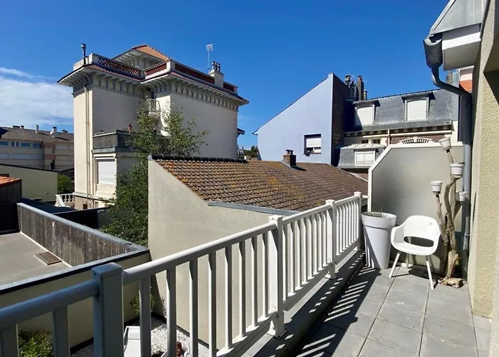 Cosy Flat Close To The Sea With Large Terrace